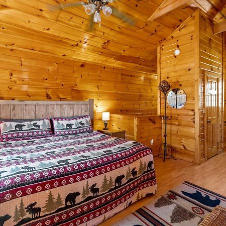 Permanent Vacation-Private Honeymoon Cabin With Hot Tub เซอเวียร์วีล ภายนอก รูปภาพ