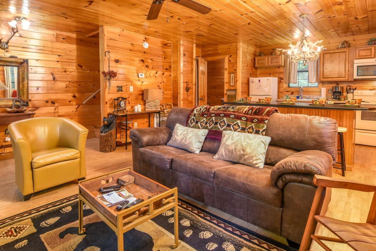 Permanent Vacation-Private Honeymoon Cabin With Hot Tub เซอเวียร์วีล ภายนอก รูปภาพ