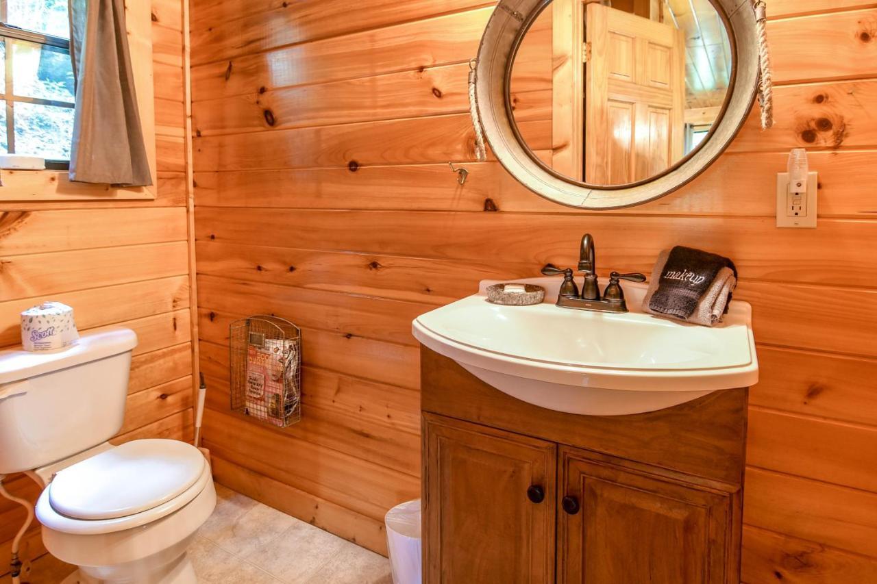Permanent Vacation-Private Honeymoon Cabin With Hot Tub เซอเวียร์วีล ภายนอก รูปภาพ