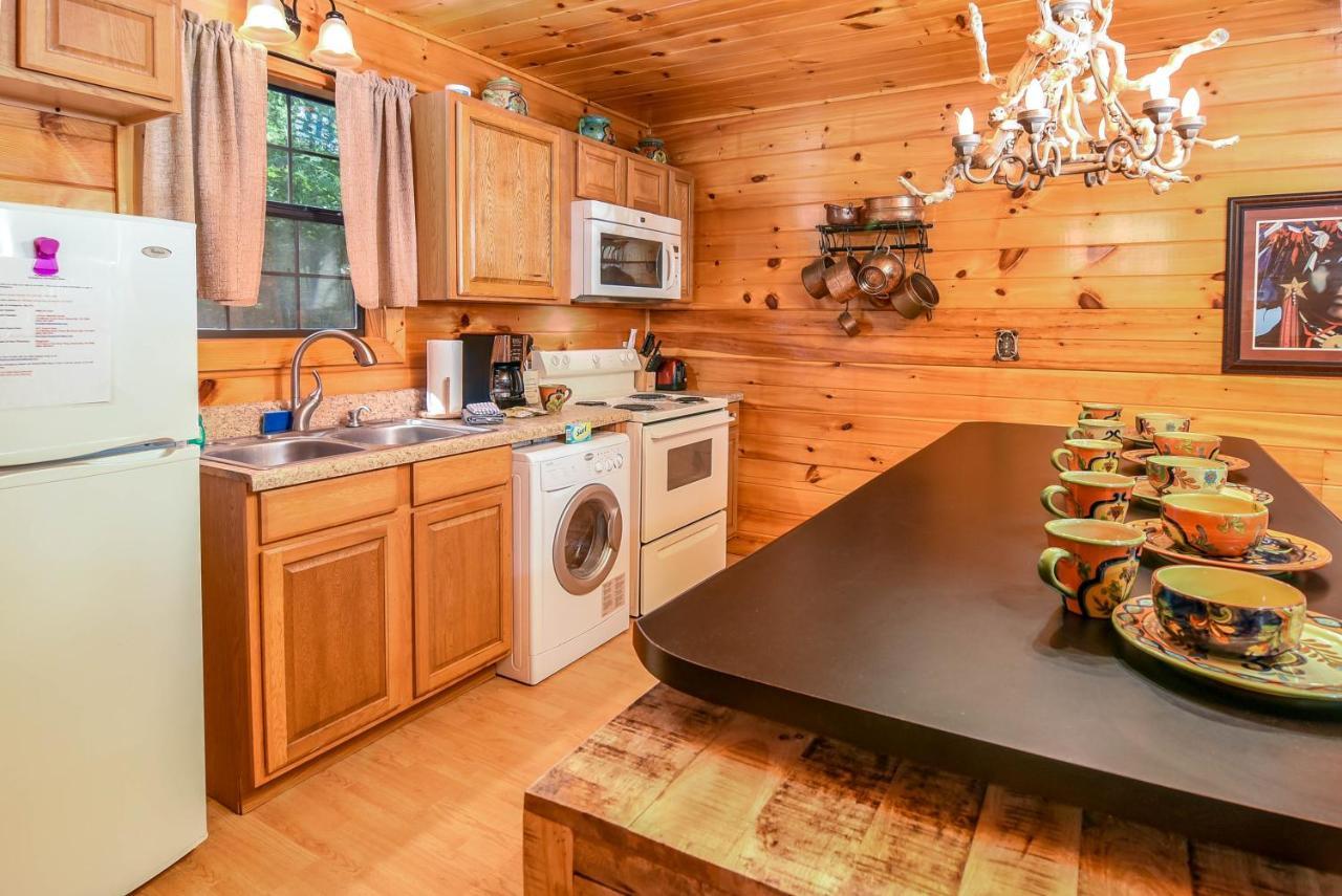 Permanent Vacation-Private Honeymoon Cabin With Hot Tub เซอเวียร์วีล ภายนอก รูปภาพ