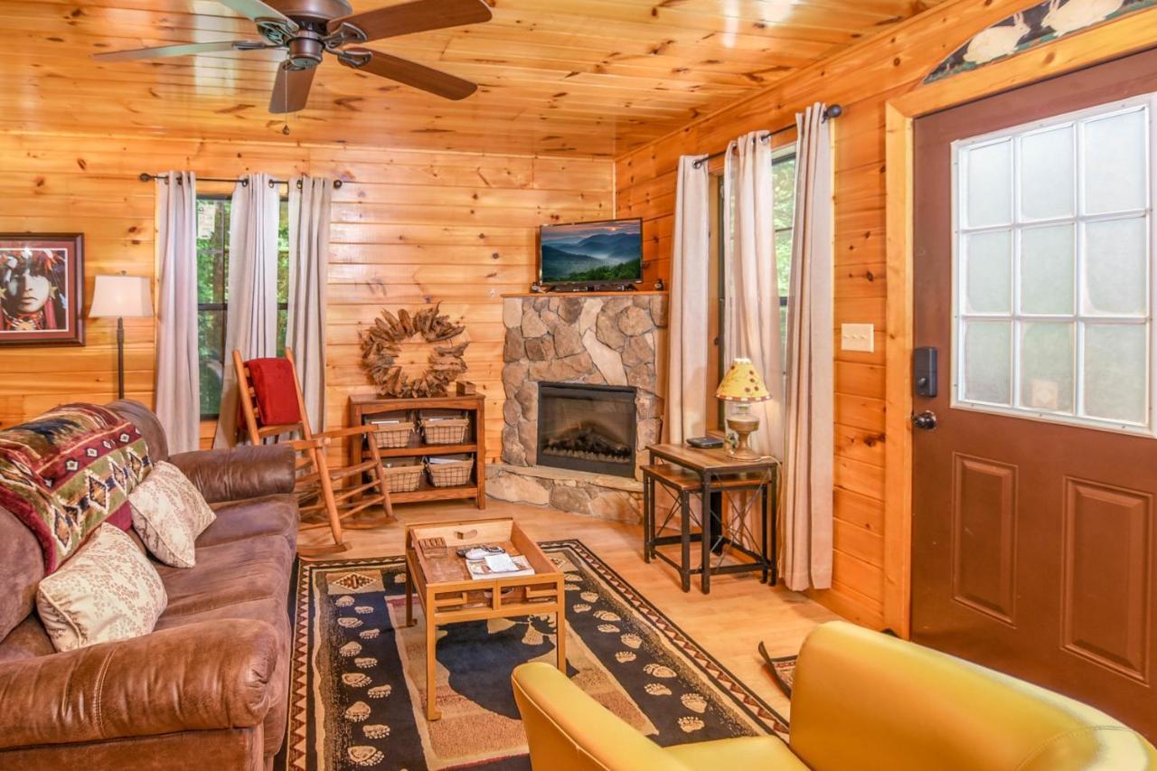 Permanent Vacation-Private Honeymoon Cabin With Hot Tub เซอเวียร์วีล ภายนอก รูปภาพ