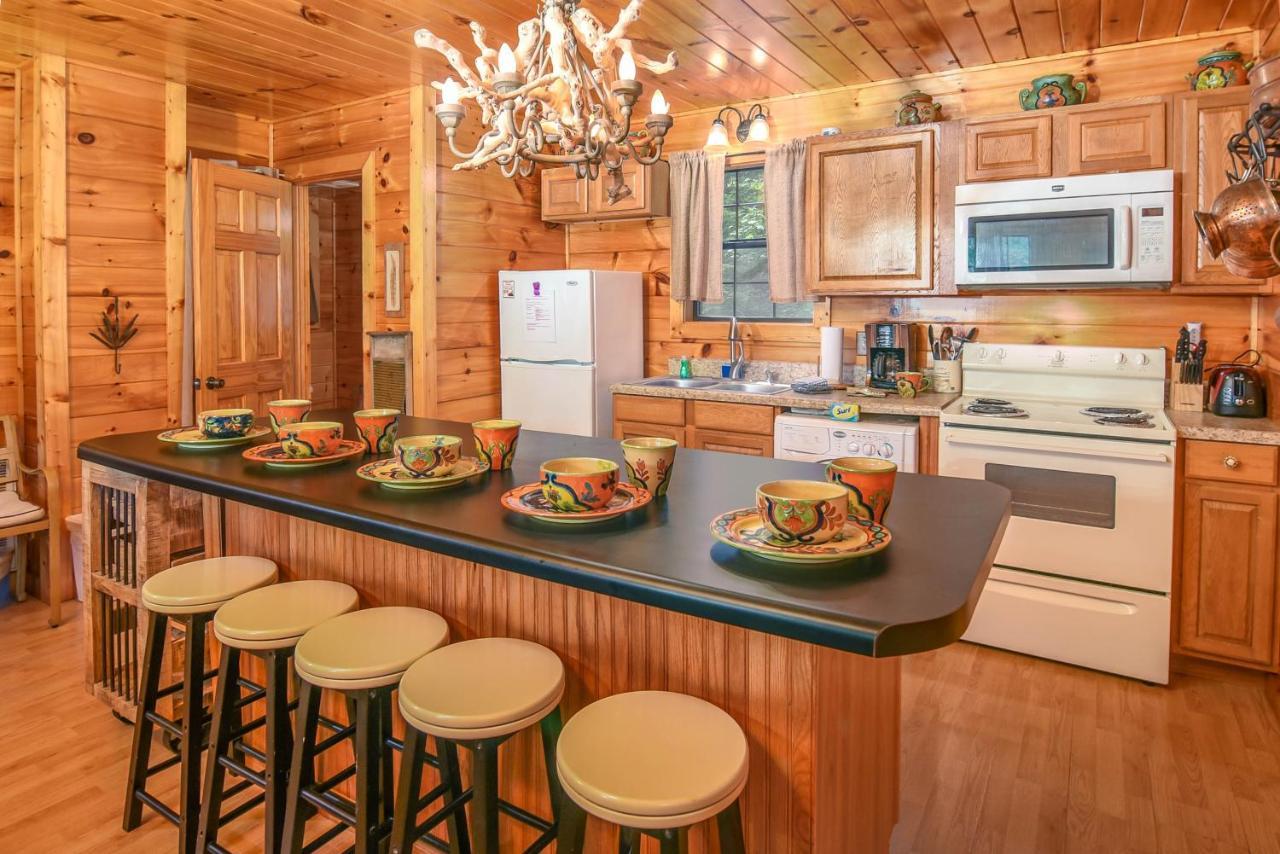 Permanent Vacation-Private Honeymoon Cabin With Hot Tub เซอเวียร์วีล ภายนอก รูปภาพ