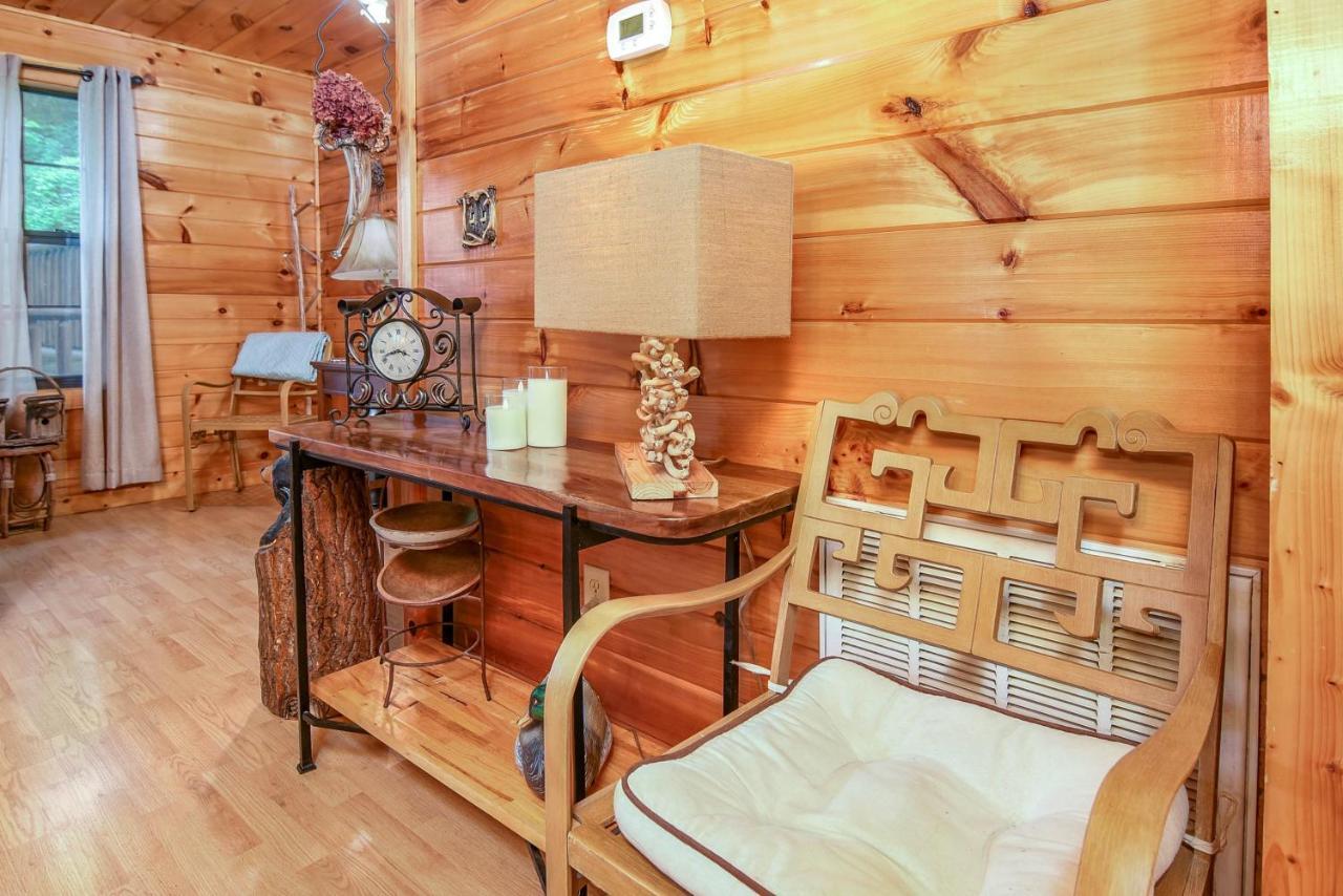 Permanent Vacation-Private Honeymoon Cabin With Hot Tub เซอเวียร์วีล ภายนอก รูปภาพ