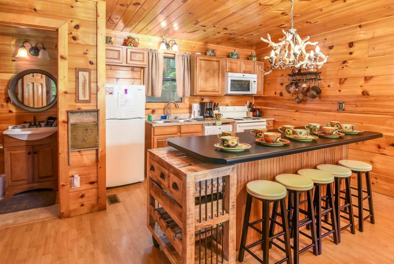 Permanent Vacation-Private Honeymoon Cabin With Hot Tub เซอเวียร์วีล ภายนอก รูปภาพ