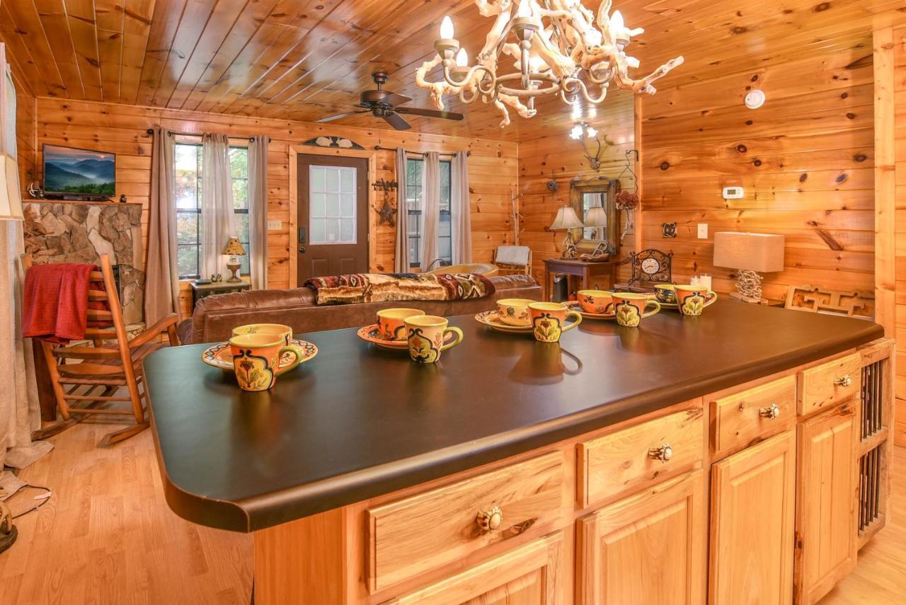 Permanent Vacation-Private Honeymoon Cabin With Hot Tub เซอเวียร์วีล ภายนอก รูปภาพ