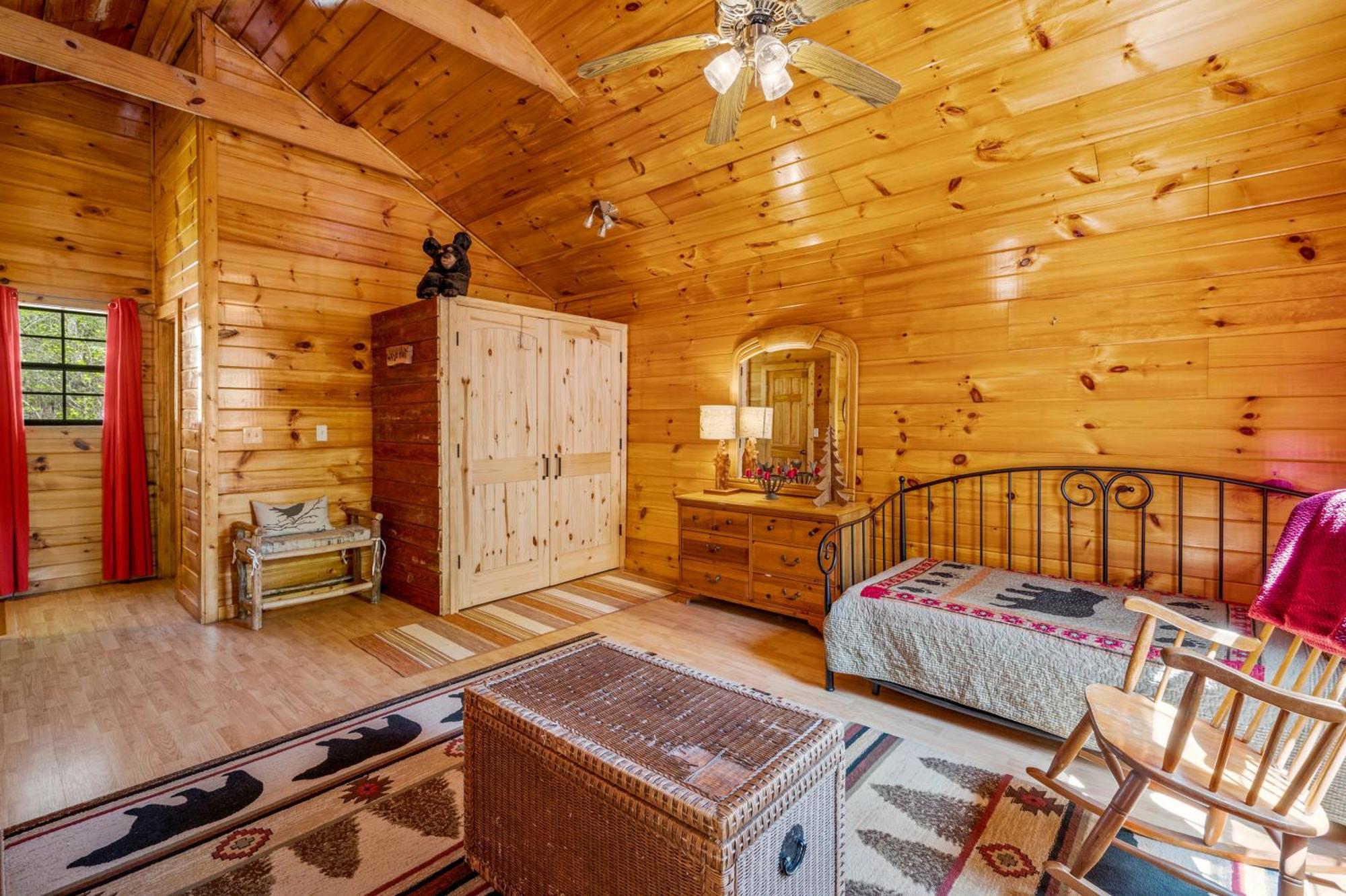 Permanent Vacation-Private Honeymoon Cabin With Hot Tub เซอเวียร์วีล ภายนอก รูปภาพ