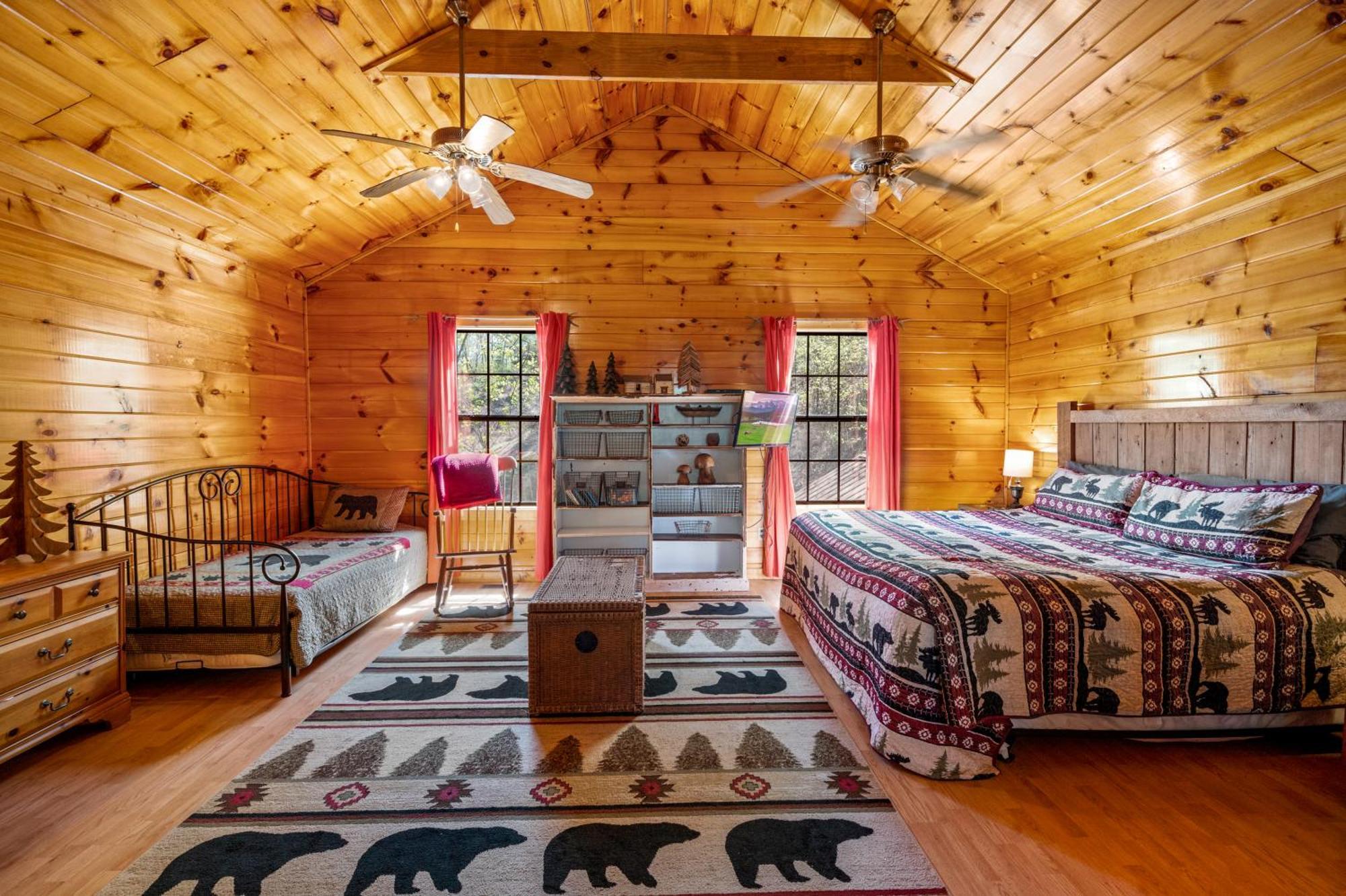 Permanent Vacation-Private Honeymoon Cabin With Hot Tub เซอเวียร์วีล ภายนอก รูปภาพ