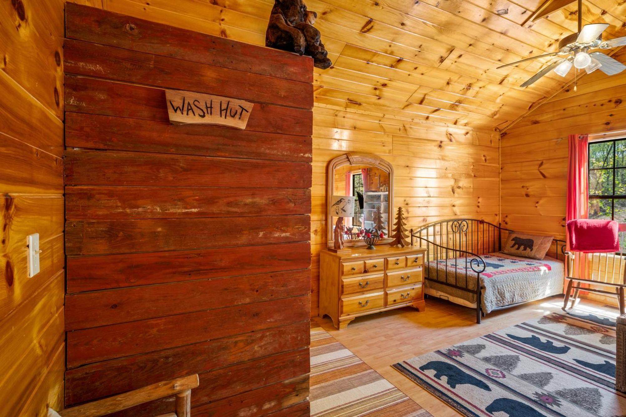 Permanent Vacation-Private Honeymoon Cabin With Hot Tub เซอเวียร์วีล ภายนอก รูปภาพ